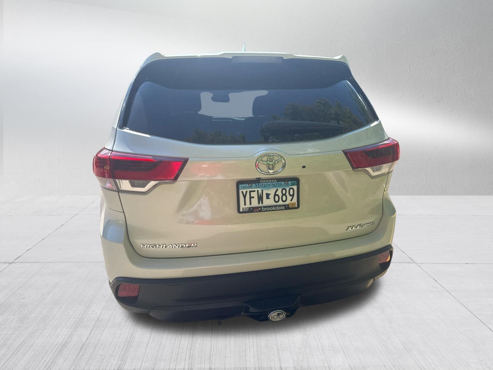 Certified Used 2019 Blizzard Pearl Toyota XLE image 6