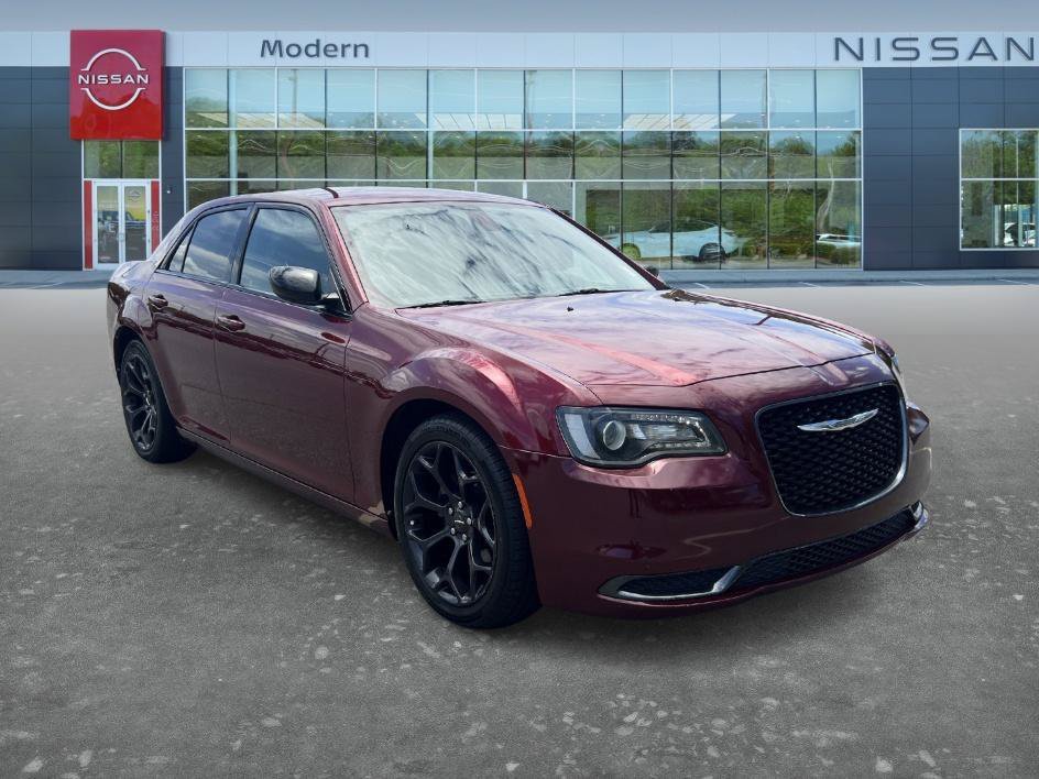 Used 2019 Velvet Red Pearlcoat Chrysler Touring image 3