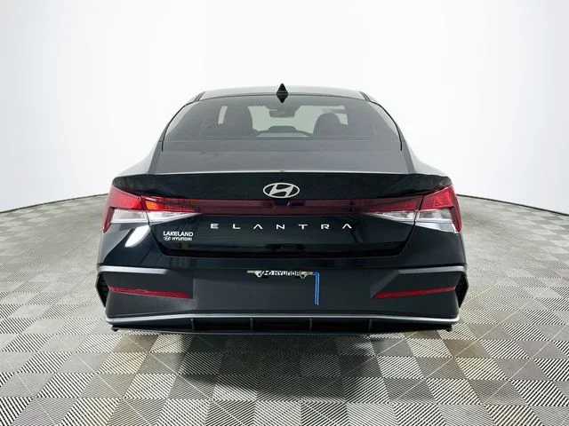 New 2026 Hyundai ELANTRA SE