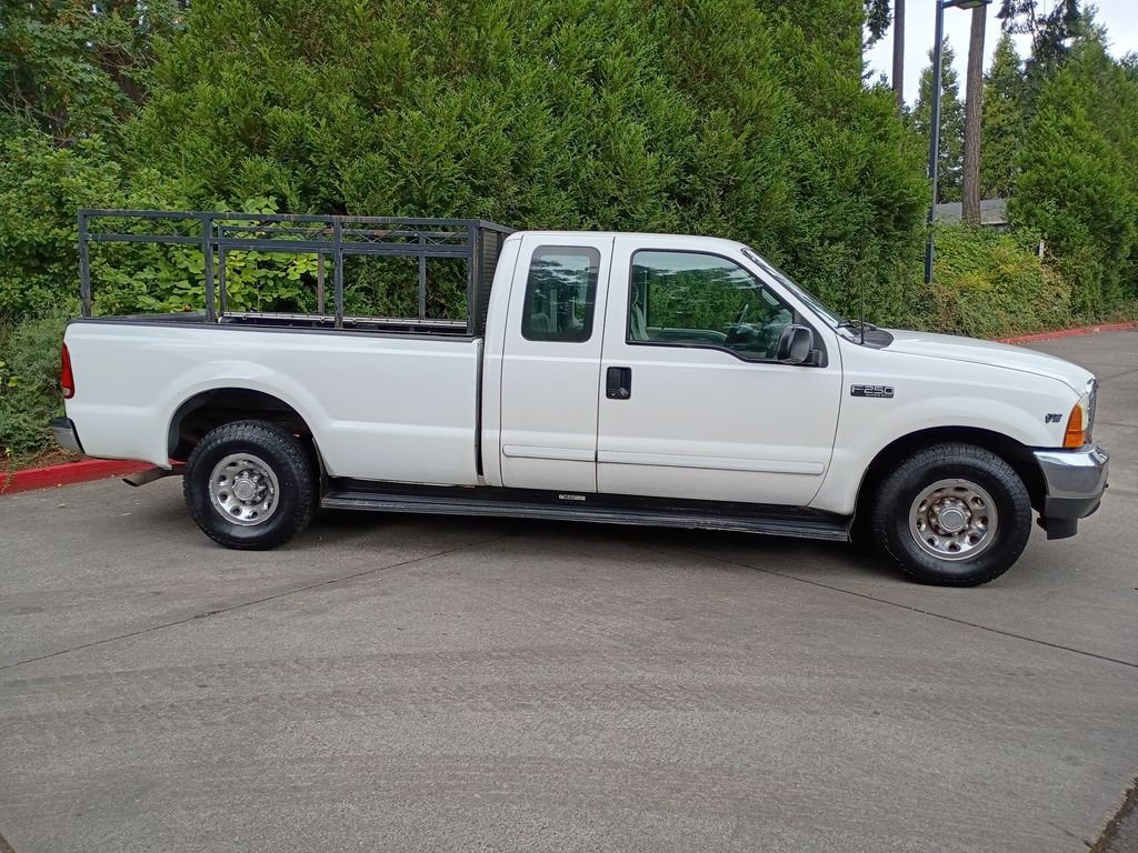 Used 2001 Oxford White Clearcoat Ford XL image 2