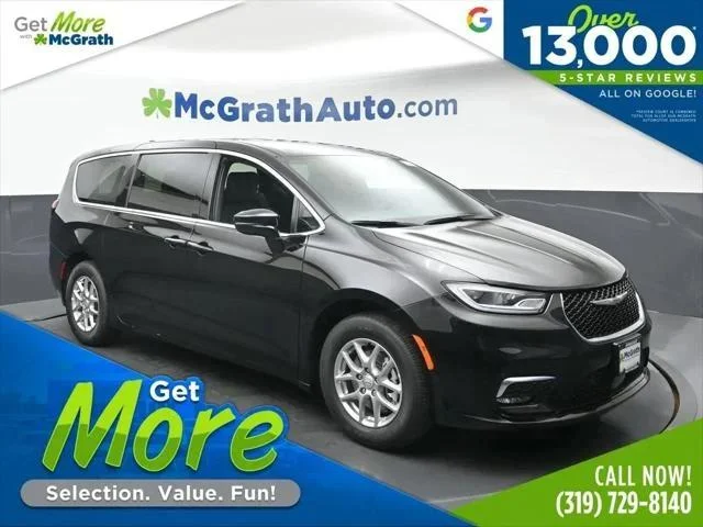 2026 Chrysler Pacifica Select's photo