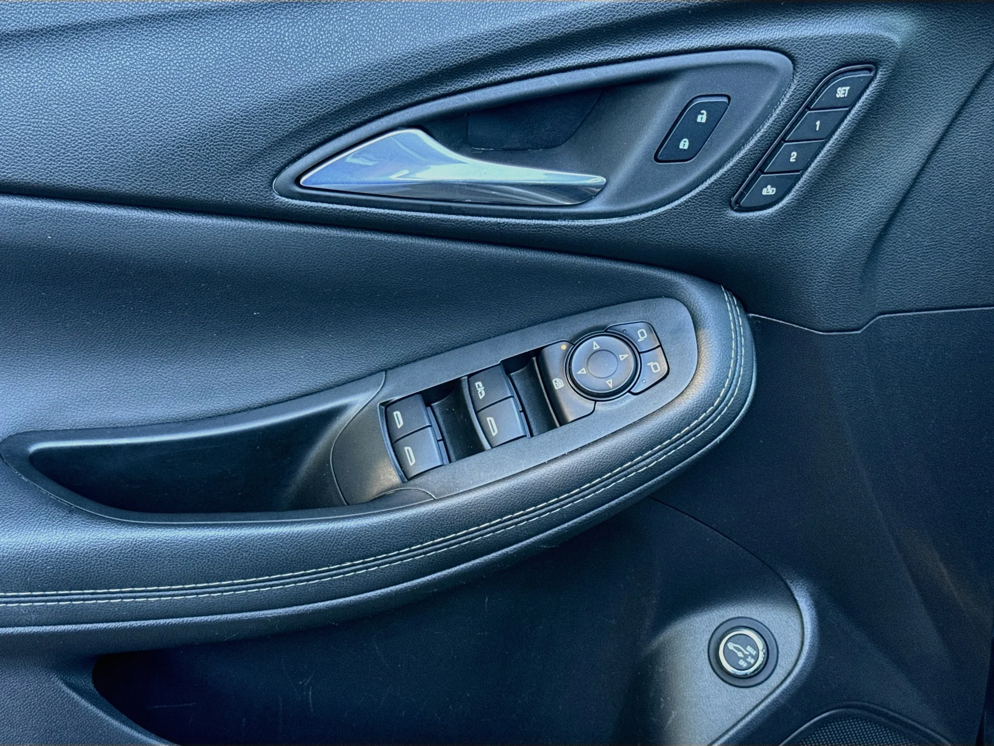 Used 2022 Satin Steel Metallic Buick Essence image 18