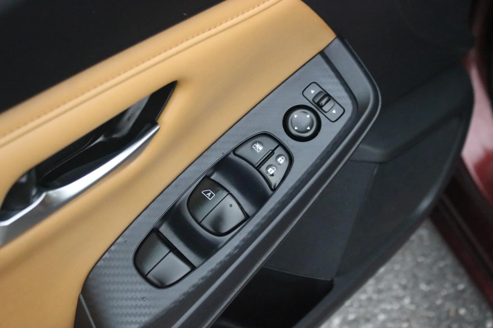 Used 2023 Grey Nissan SV image 13