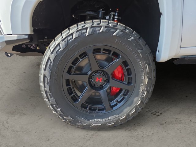 New 2026 Summit White GMC AT4 image 9