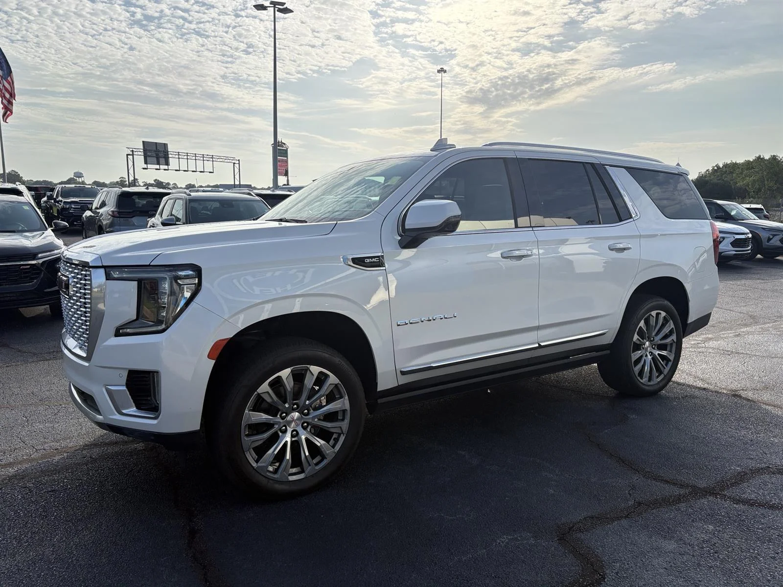 Used 2021 WHITE FROST TRICOAT GMC Denali image 12
