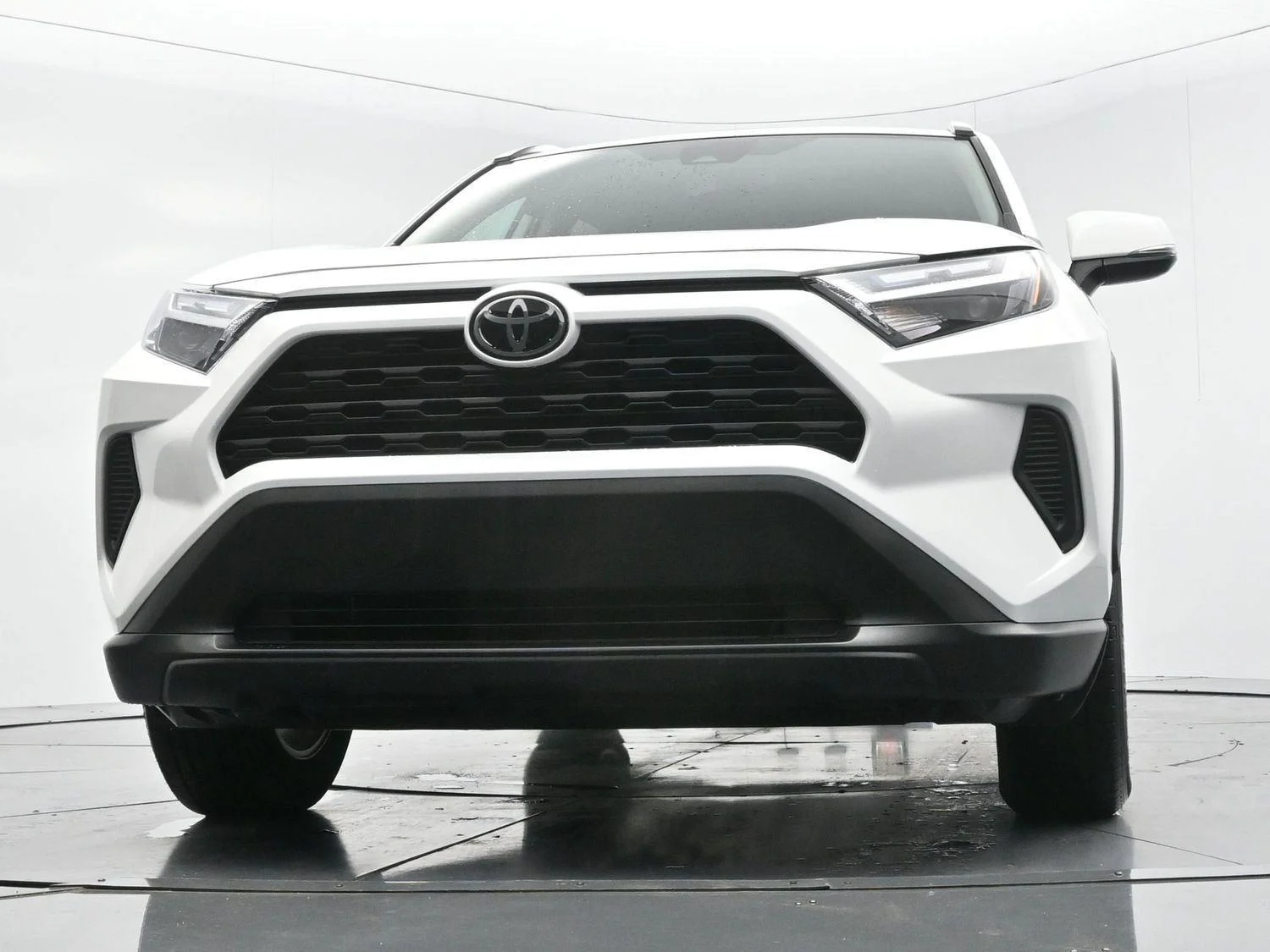 Used 2025 White Toyota XLE image 44
