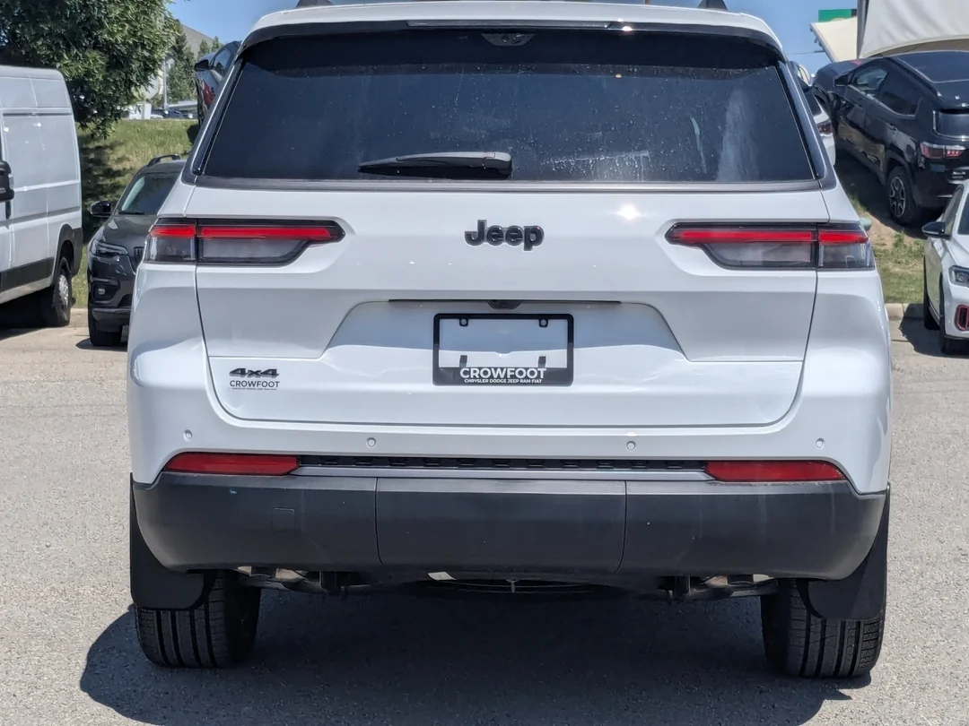 New 2026 White Jeep Limited - - 4x4 - Dual- Pane Panoramic Sunroof - Trailer Tow Pkg - 9 Spkr/Subwoofer & More! image 7