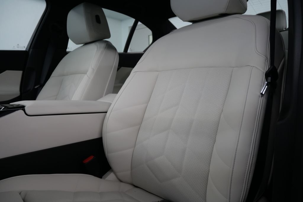 2025 BMW 5 Series 530i - Photo 12