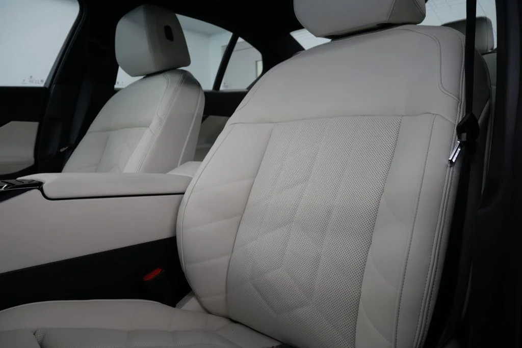 2025 BMW 5 Series 530i - Photo 12