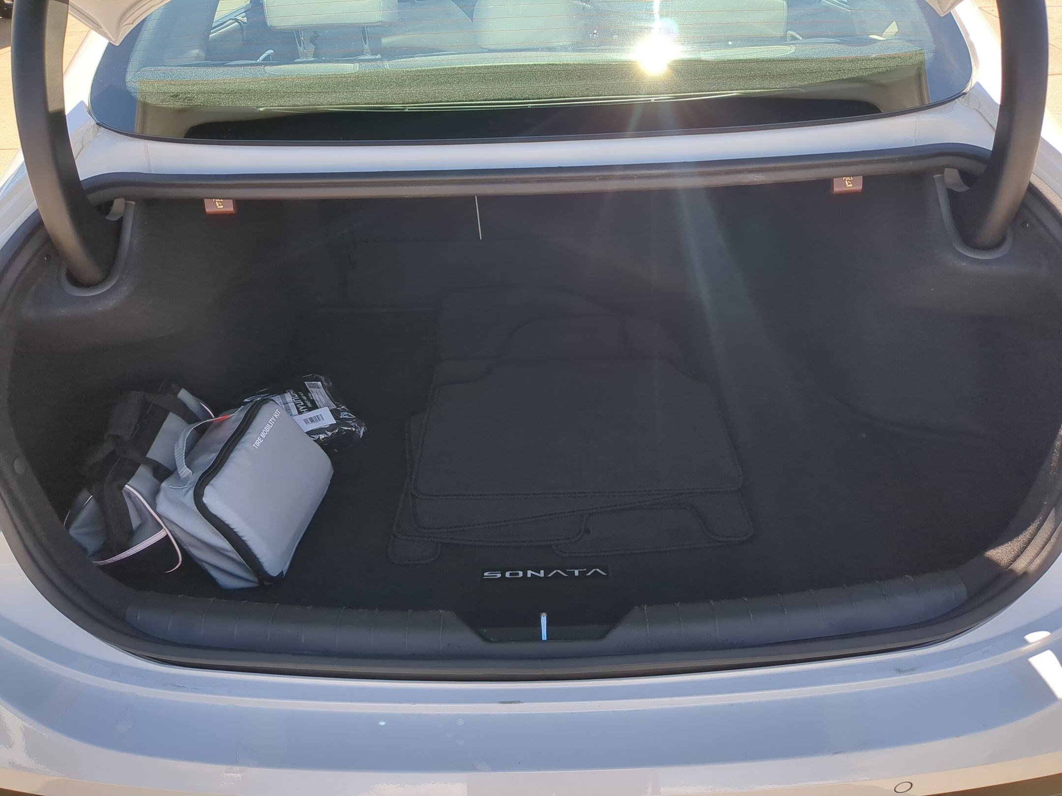 Certified Used 2025 Serenity White Hyundai Limited image 33