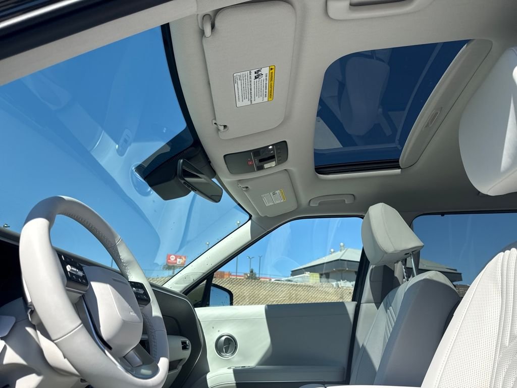 New 2026 Silver Hyundai SEL Premium image 20