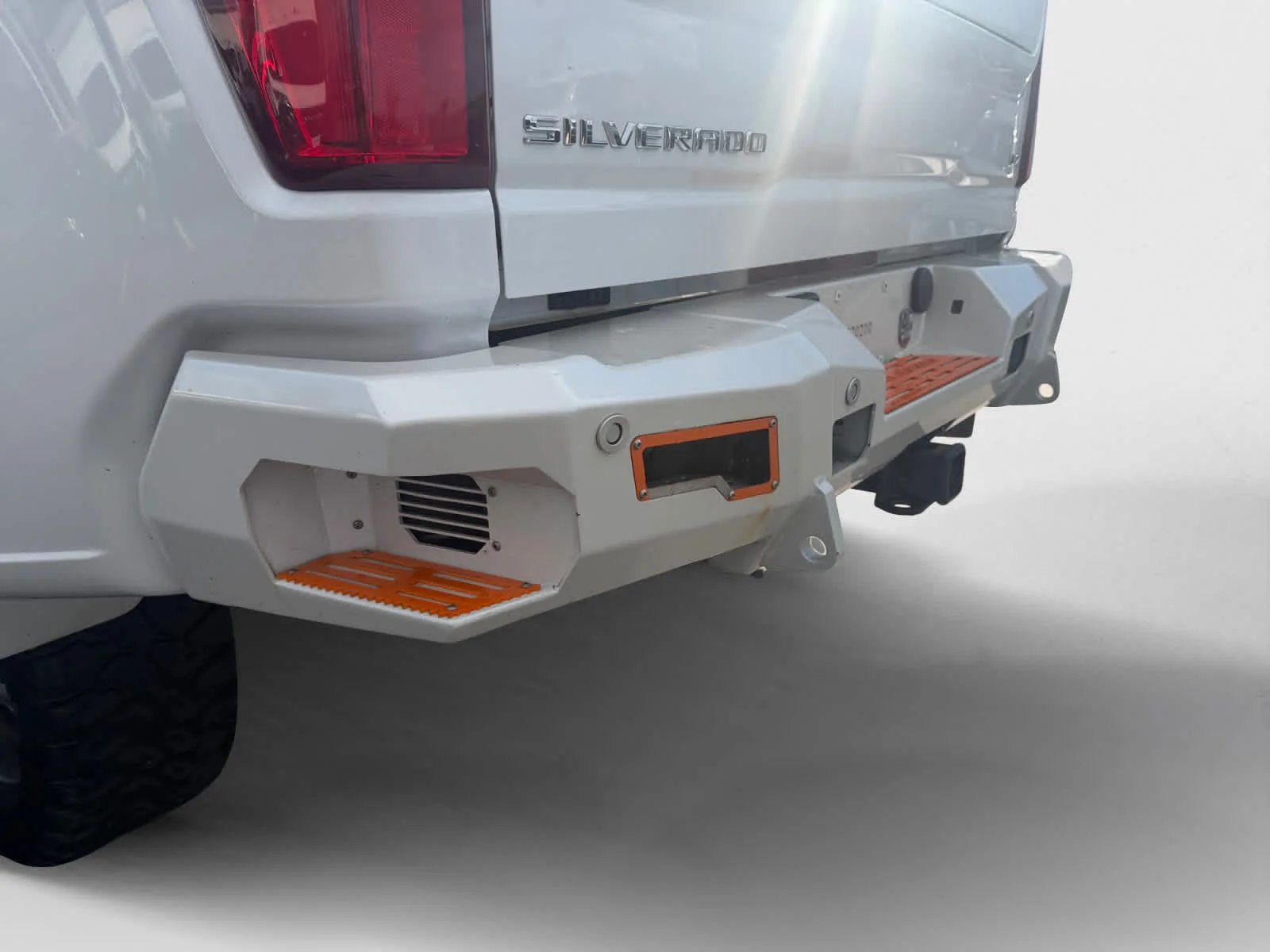 Used 2022 Iridescent Pearl Tricoat Chevrolet LTZ image 15
