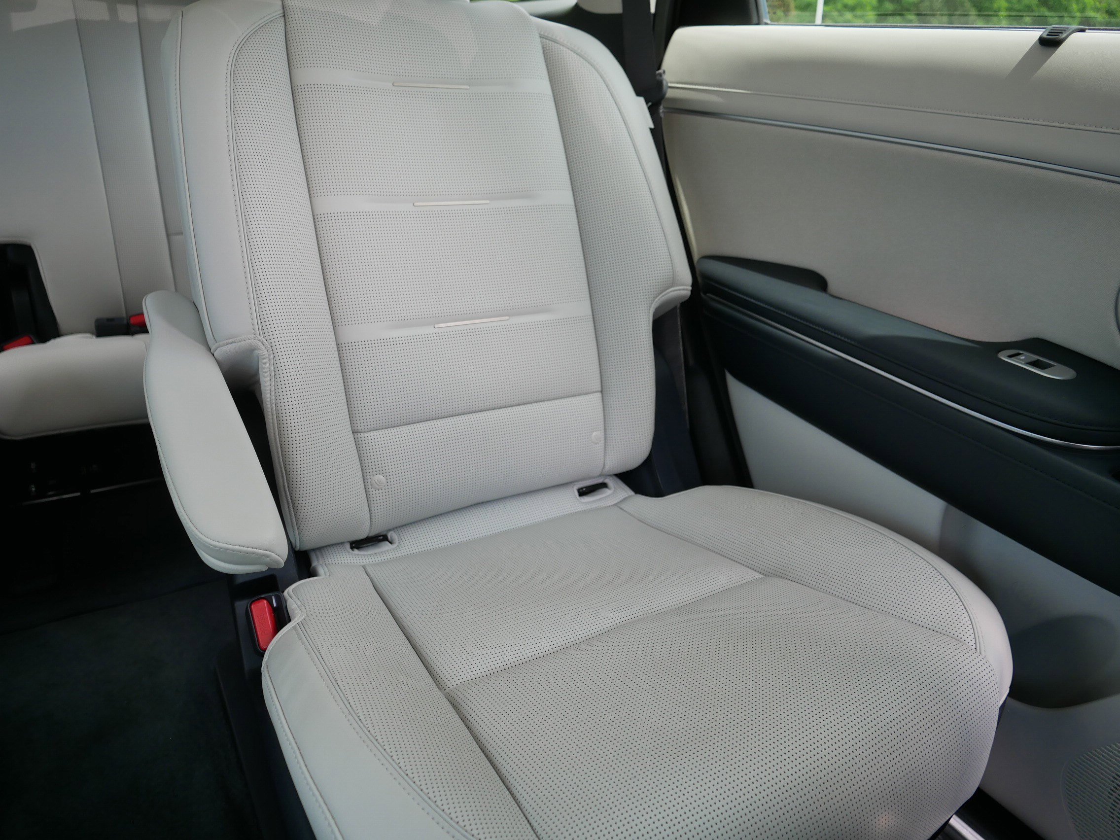 Used 2026 Creamy White Pearl Hyundai Calligraphy image 14
