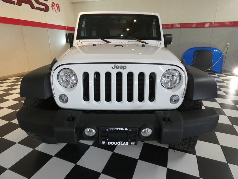 Used 2018 Jeep Wrangler JK Unlimited Sport S with VIN 1C4BJWDG6JL886521 for sale in Clinton, IL