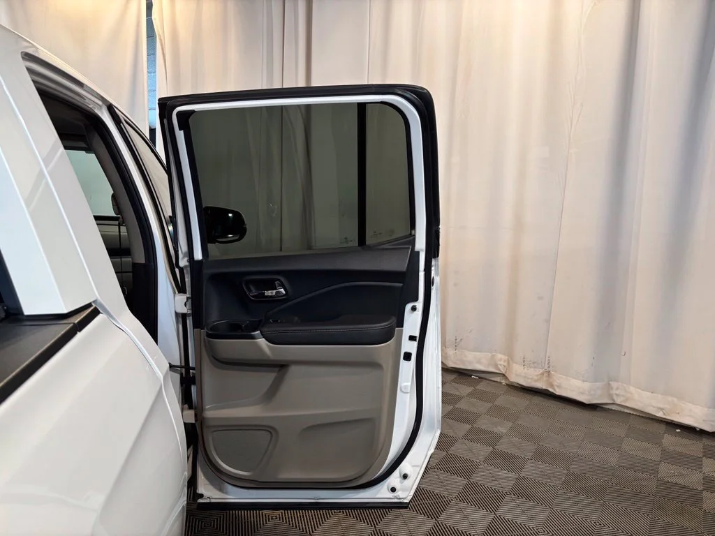 Certified Used 2023 Platinum White Pearl Honda AWD RTL image 50