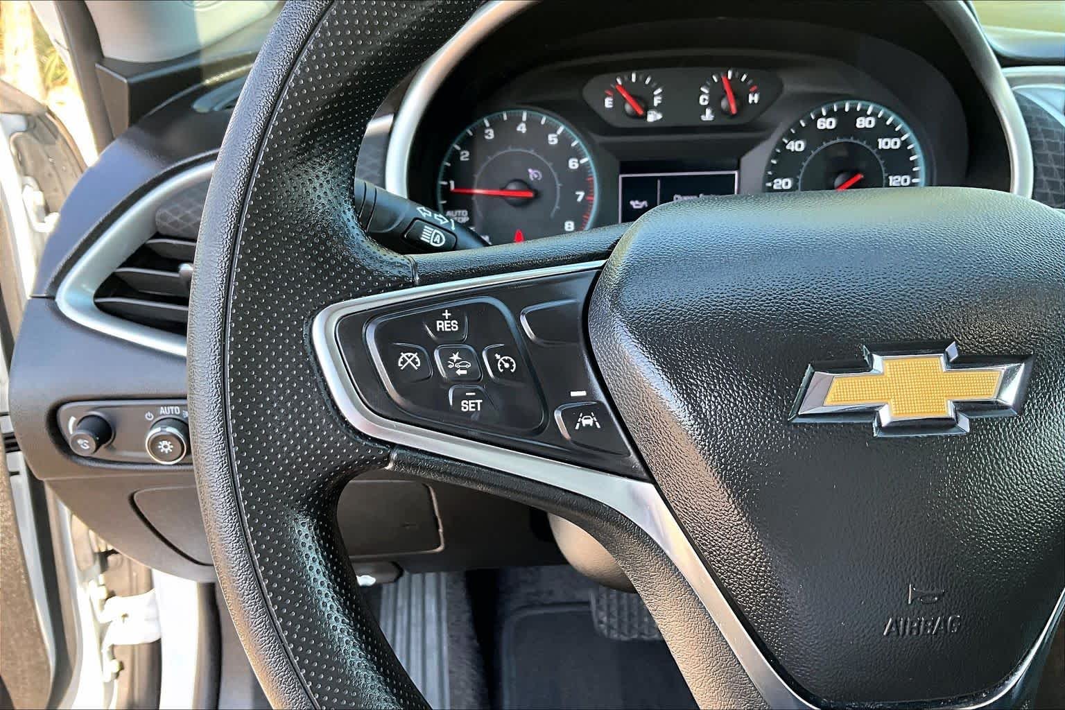 Used 2025 White Chevrolet LT image 22