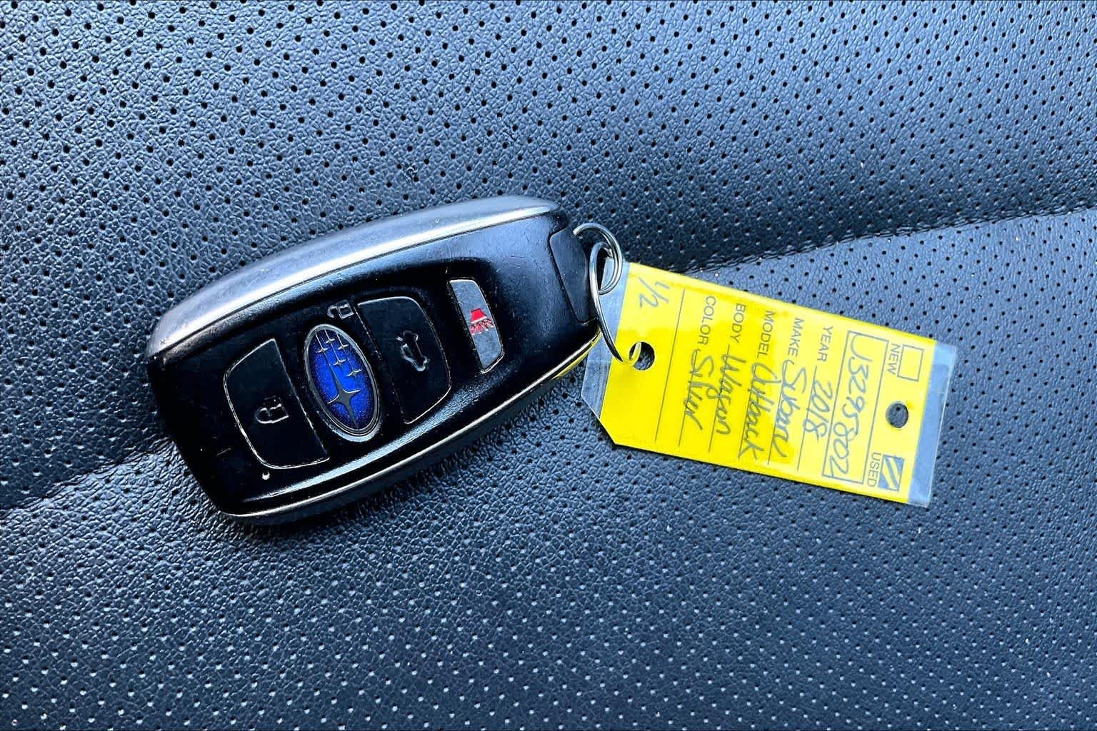 Used 2018 Ice Silver Metallic Subaru Limited image 15