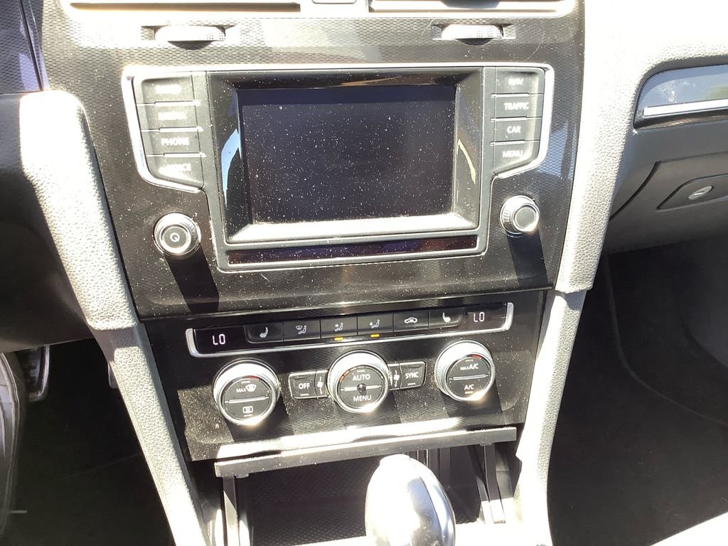 Used 2015 White Volkswagen Autobahn image 11