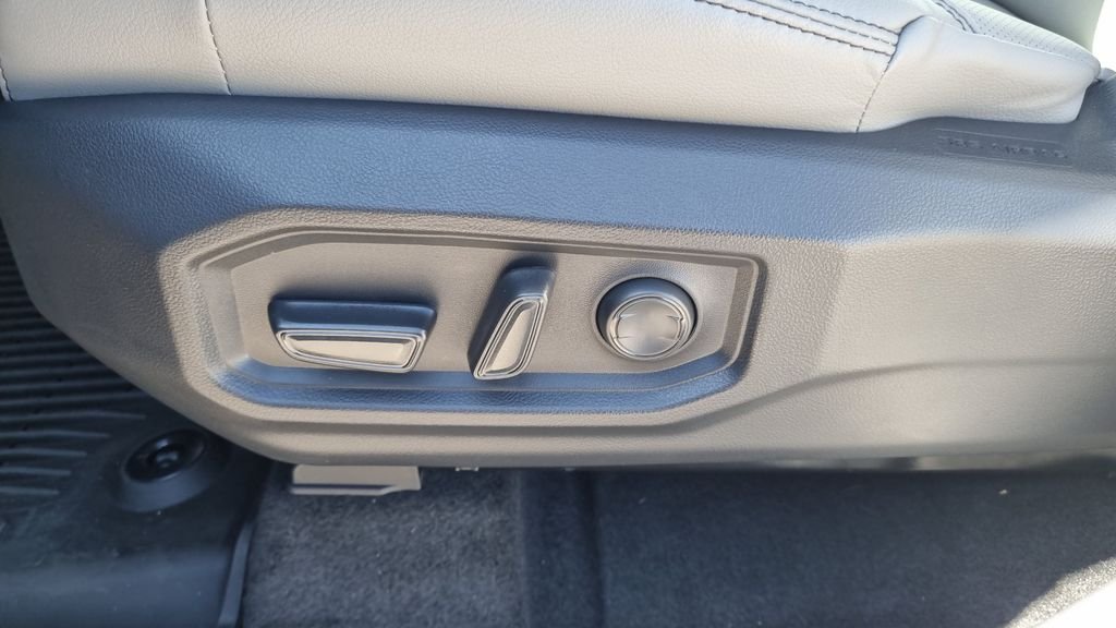 2026 Toyota Tundra SR5 - Photo 16