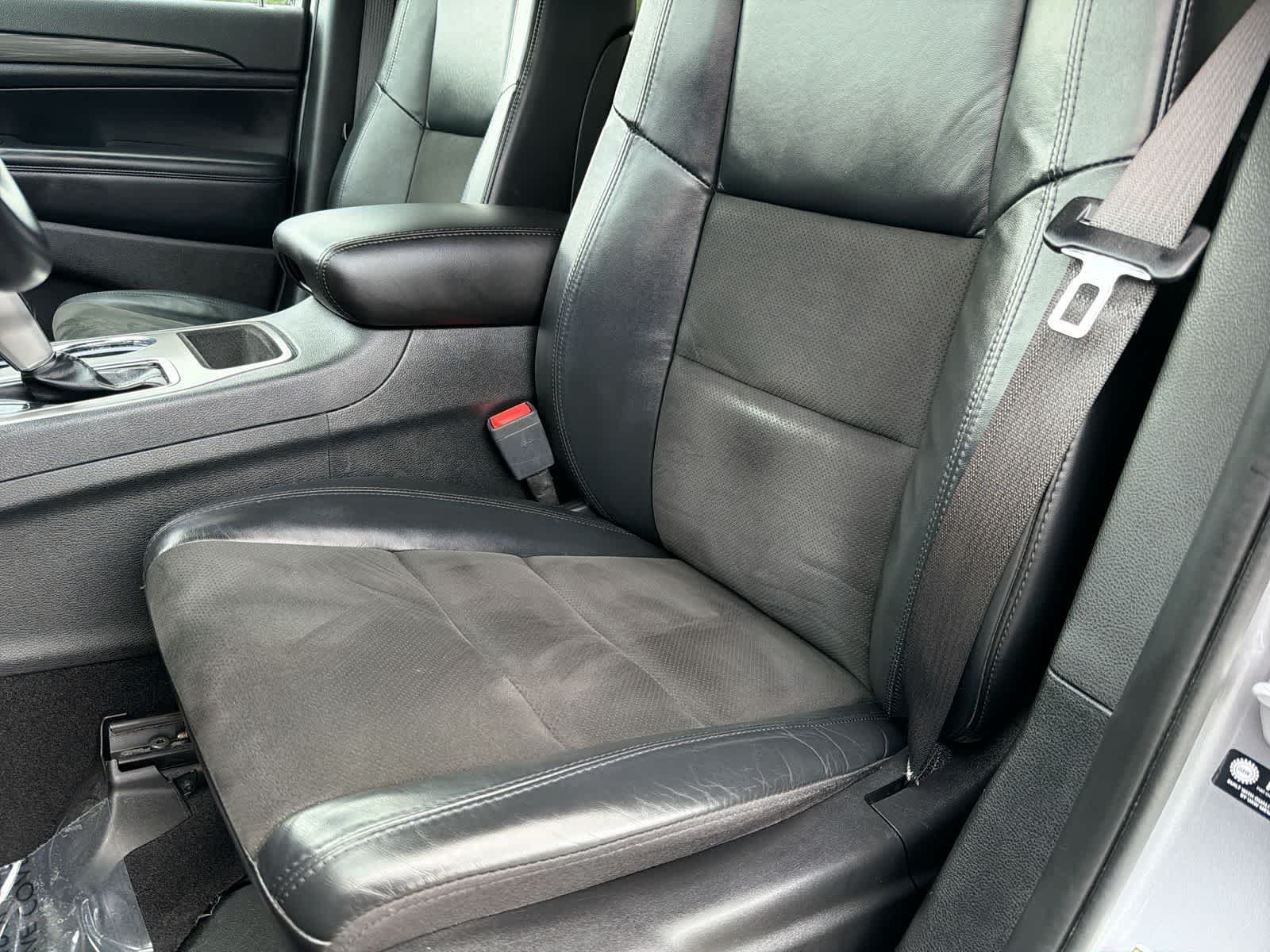 Used 2021 Billet Silver Metallic Clearcoat Jeep Laredo X image 17