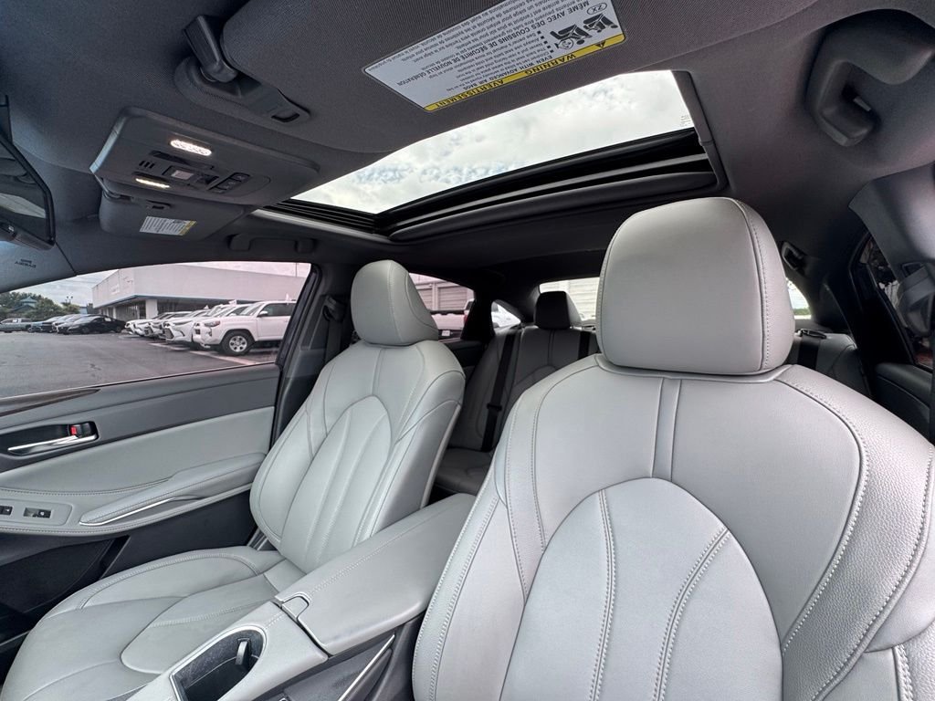 Used 2019 Beige Toyota XLE image 16
