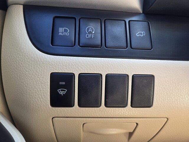 Used 2019 Blizzard Pearl Toyota XLE image 12