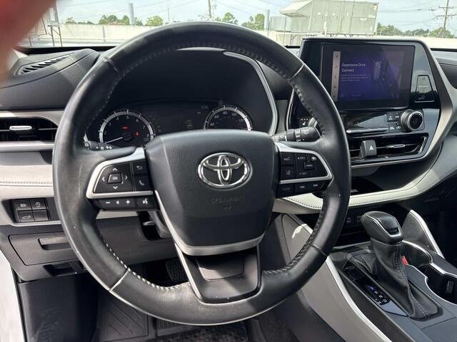 Used 2023 Wind Chill Pearl Toyota XLE image 22
