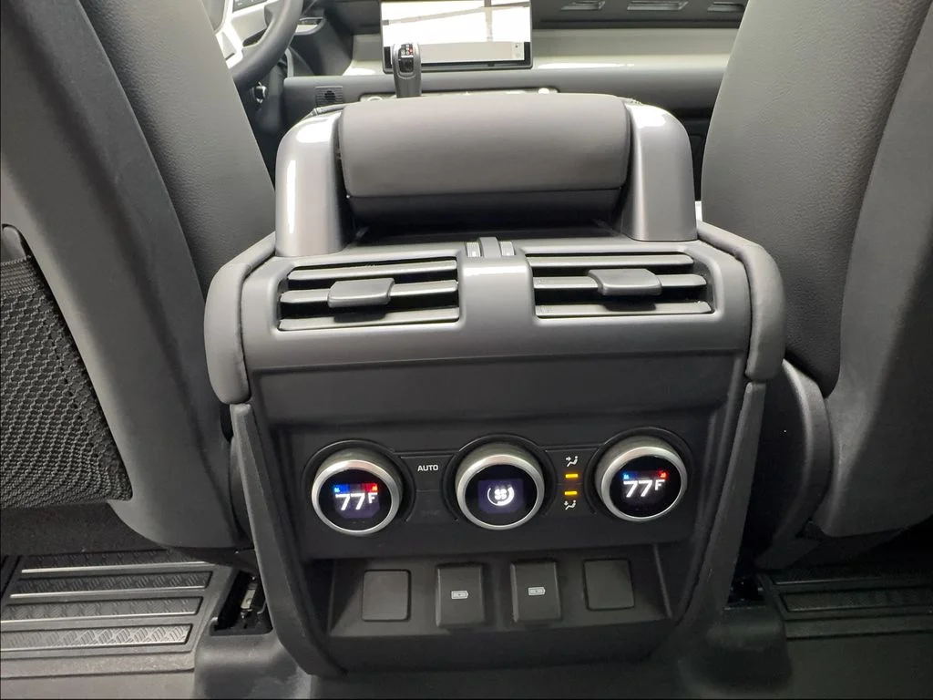 Used 2024 Silver Land Rover S image 35