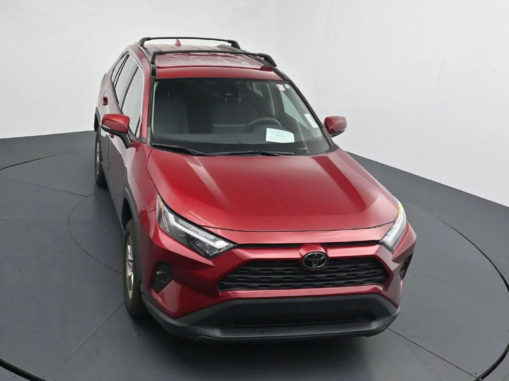 Used 2022 Red Toyota XLE image 9