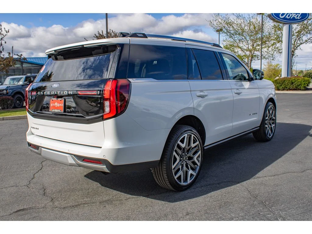 New 2026 Star White Metallic Tri-Coat Ford Platinum® image 8