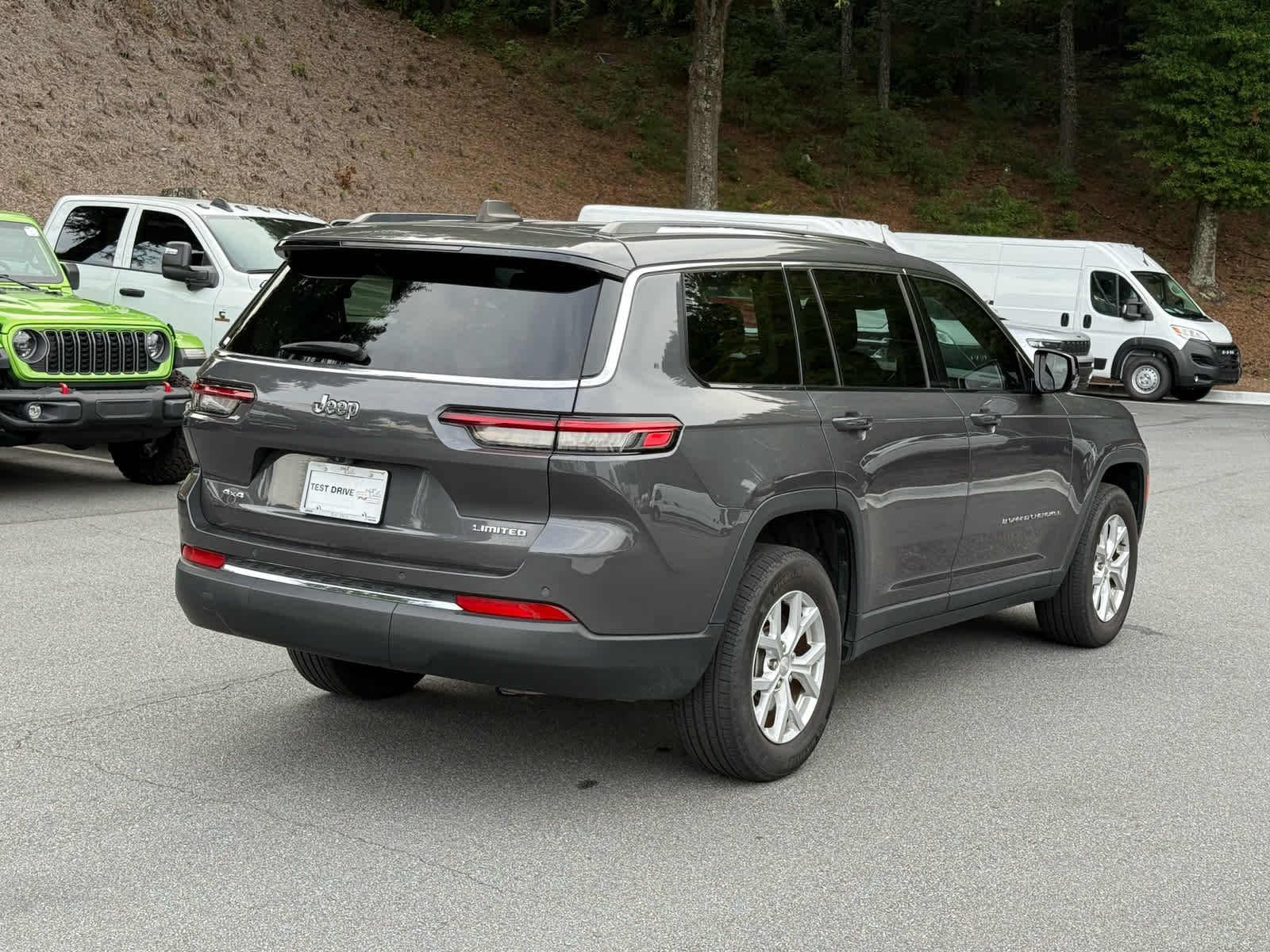 Used 2023 Baltic Gray Metallic Clearcoat Jeep Limited image 5
