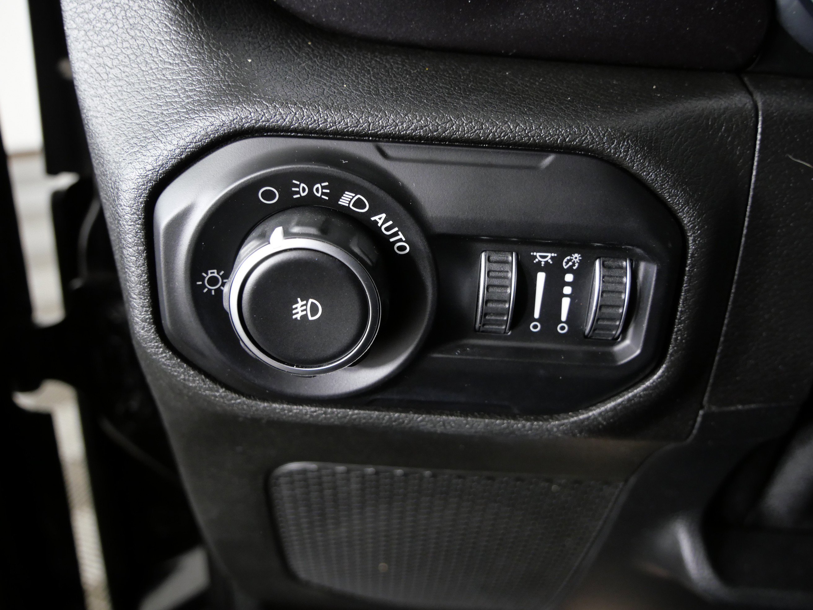 Used 2020 Black Clearcoat Jeep Sahara Altitude image 25