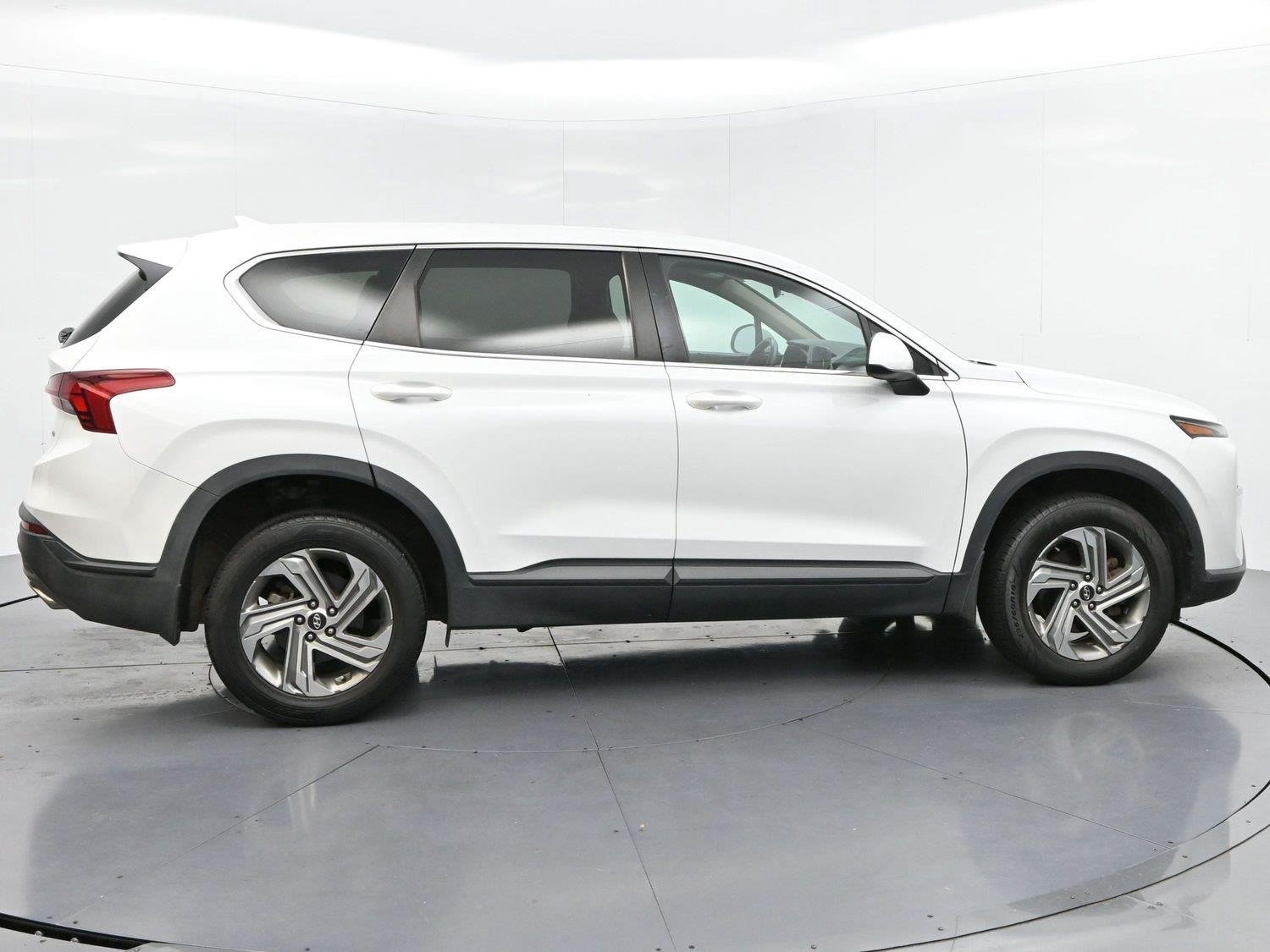 Used 2022 Quartz White Hyundai SE image 8