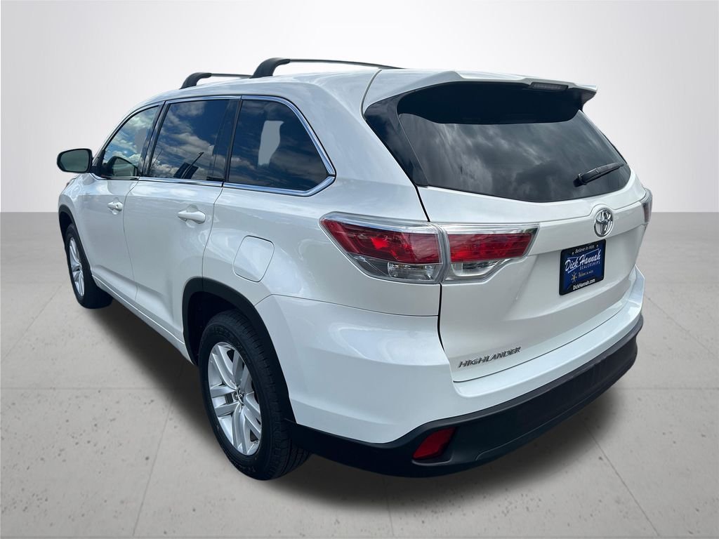 Used 2016 White Toyota LE image 9