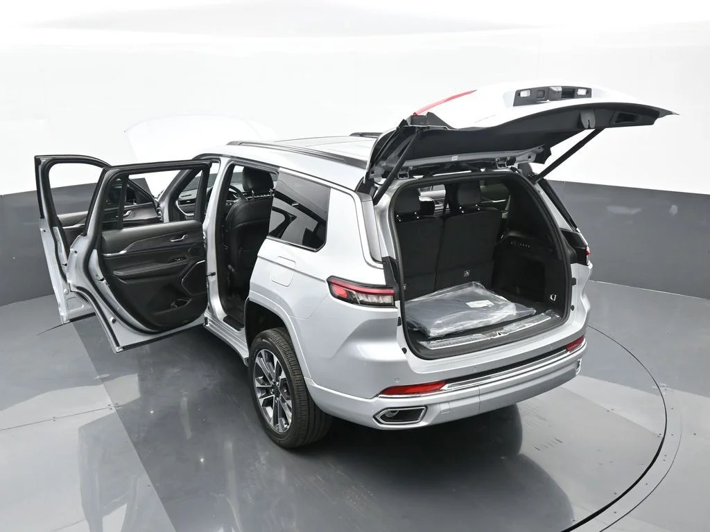 Used 2024 Silver Zynith Jeep Overland image 60