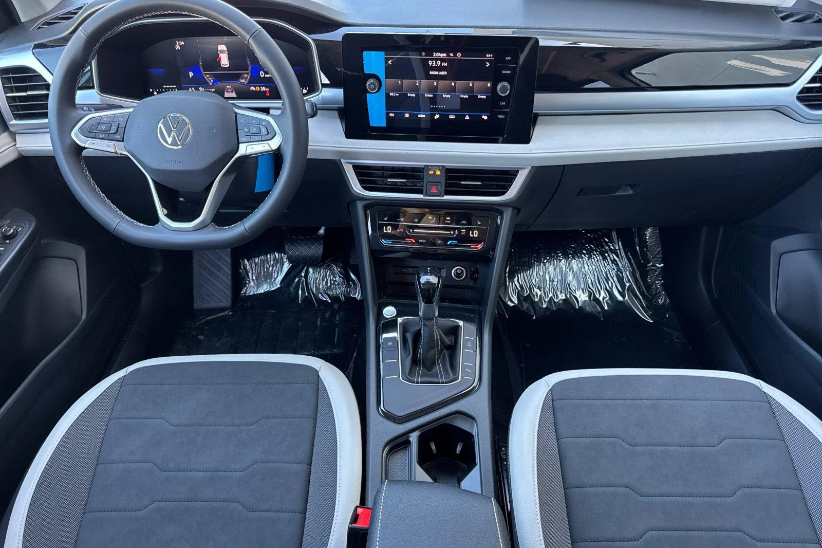 New 2026 Pure White Volkswagen SE image 13