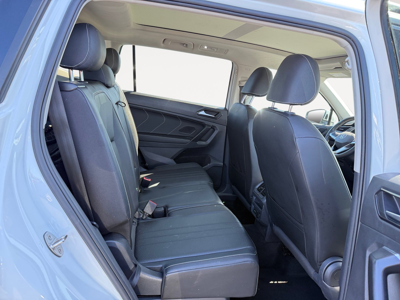 Used 2023 White Volkswagen SE image 18