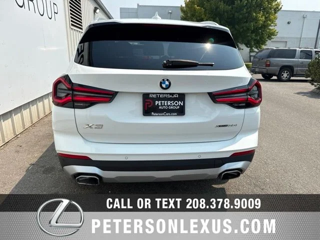 Used 2022  BMW xDrive30i image 5