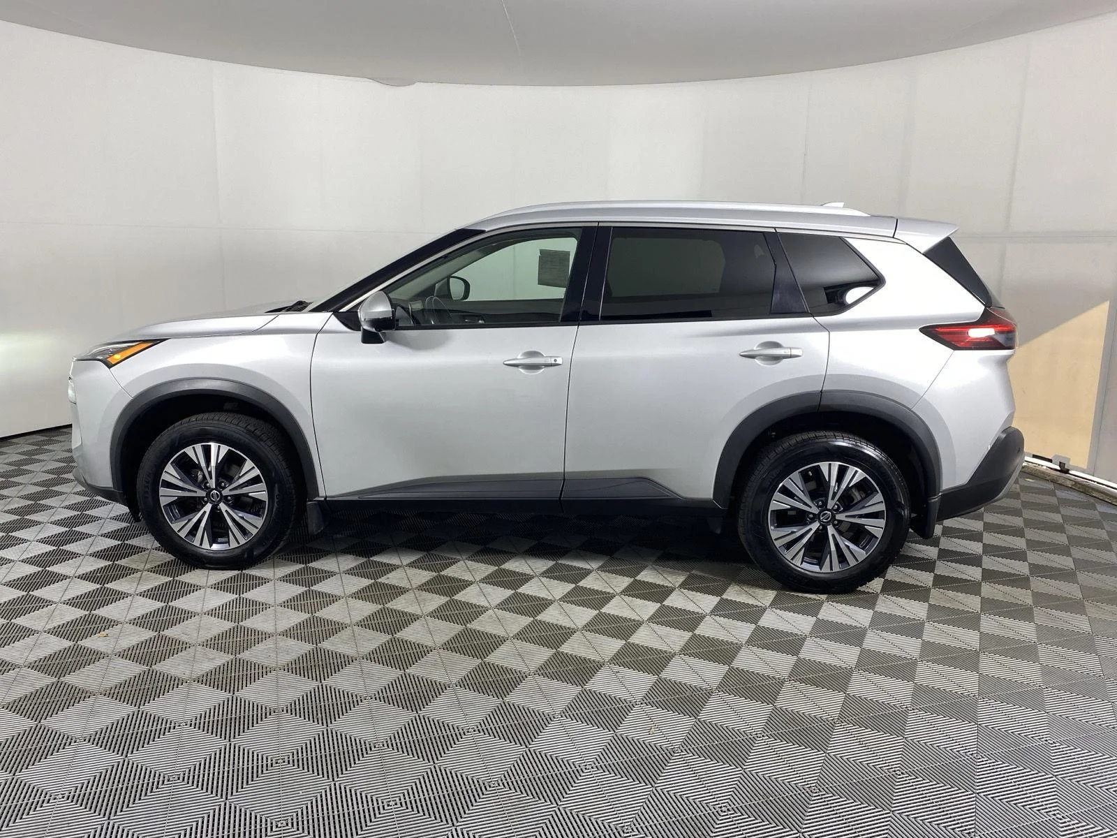 Used 2021 Brilliant Silver Metallic Nissan SV image 4