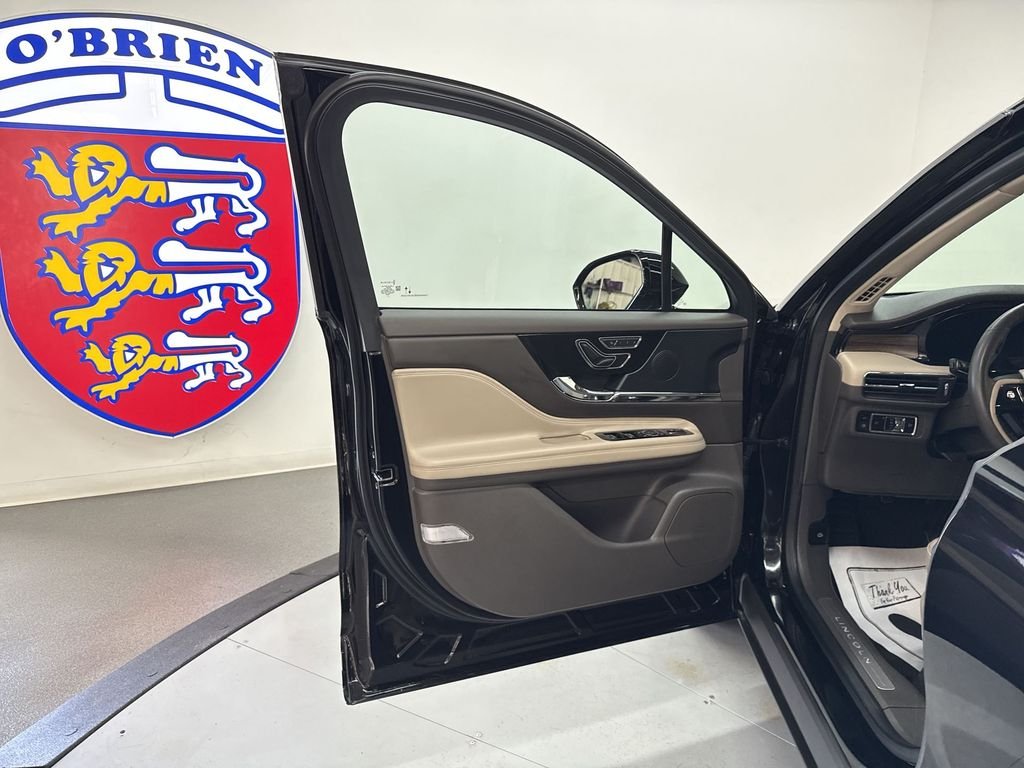 Used 2024 Black Metallic Lincoln Grand Touring image 14