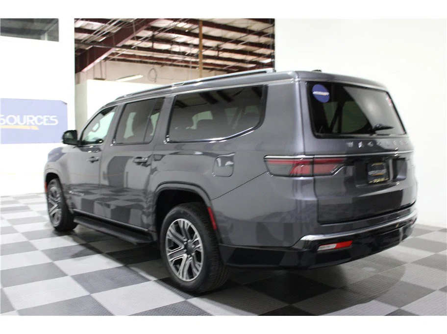 Used 2024 Baltic Gray Metallic Clearcoat Jeep Series II image 6