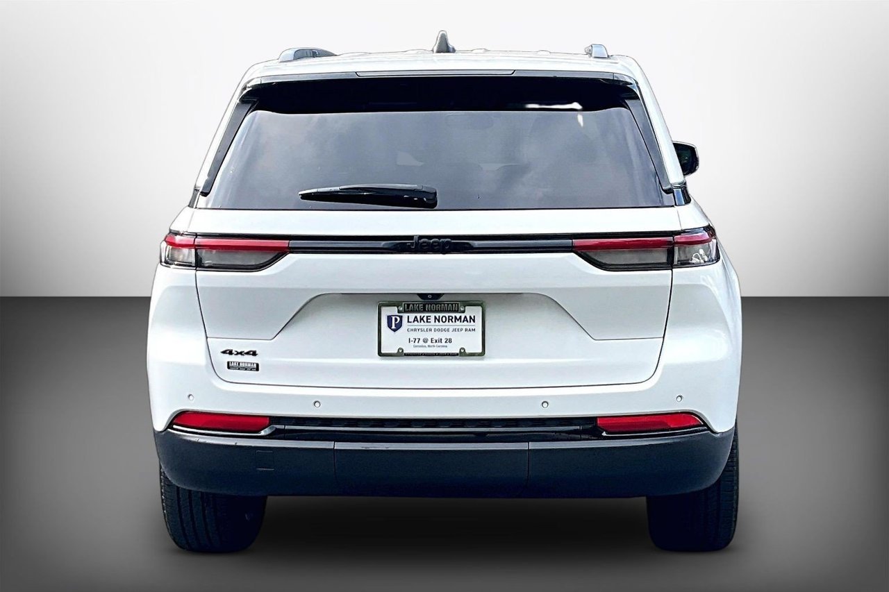 Used 2023 White Jeep Altitude X image 7