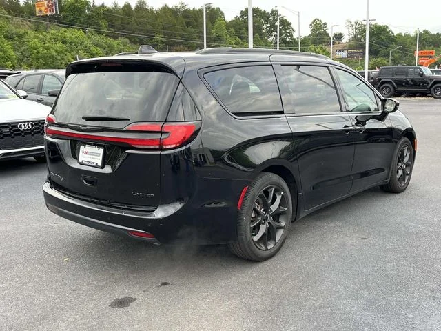 Used 2025 Black Chrysler Limited image 3