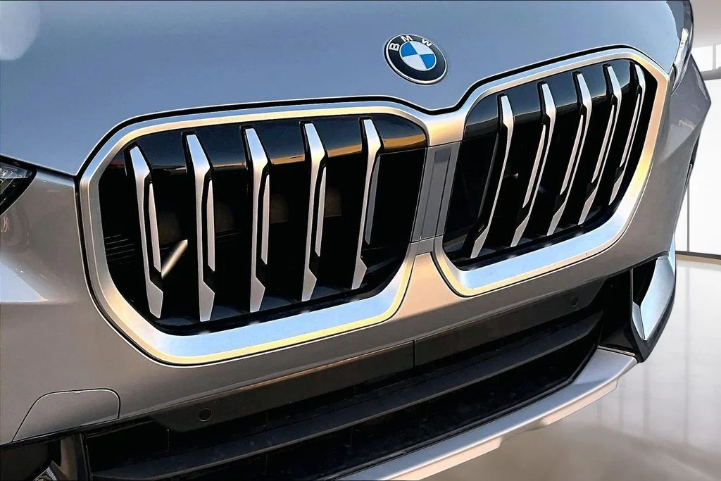 Used 2025 Silver BMW xDrive28i image 31