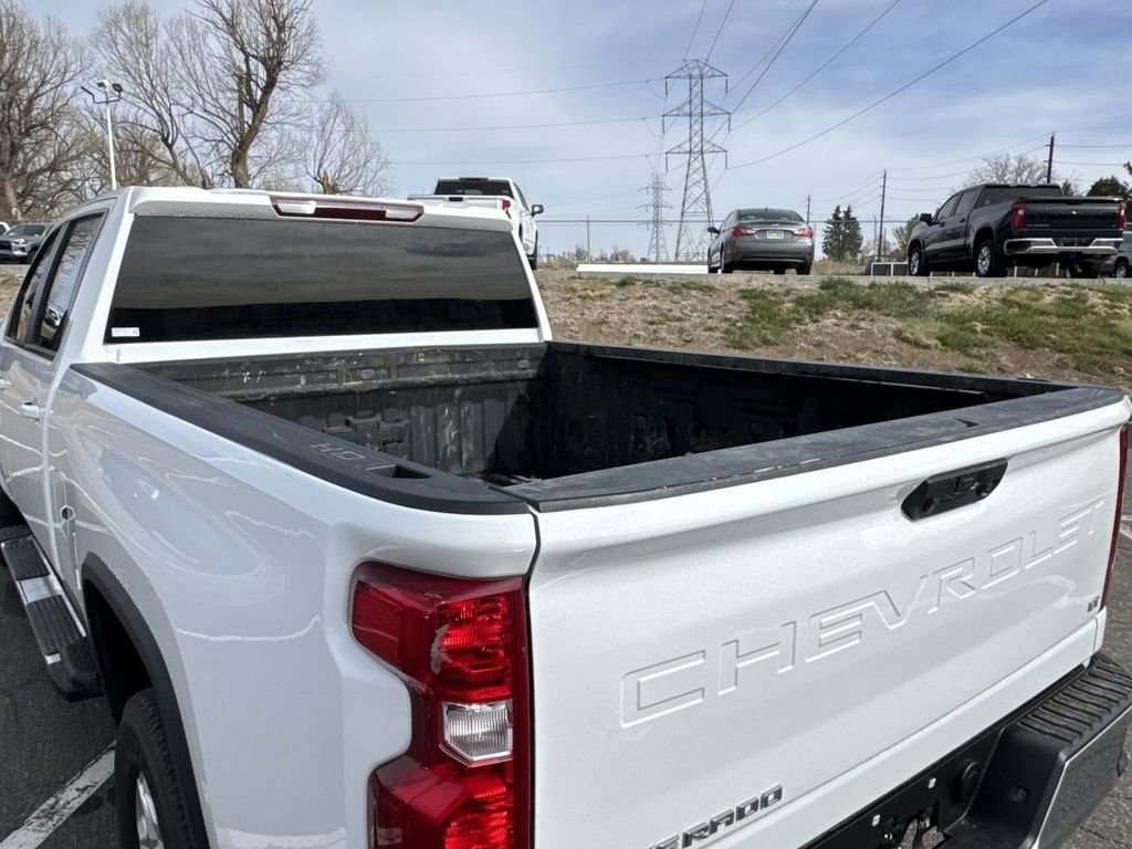 Used 2025 Summit White Chevrolet LT image 28
