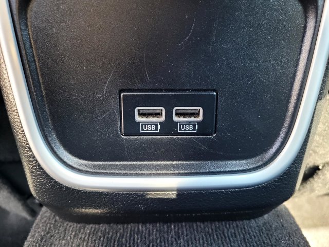 Used 2023 White Dodge SXT image 13
