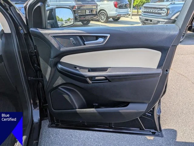Used 2022 Black Ford SEL image 31
