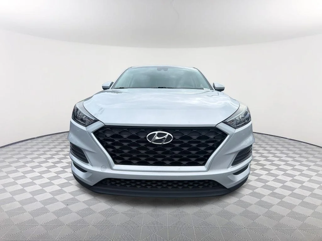 Used 2019 Silver Hyundai SE image 2