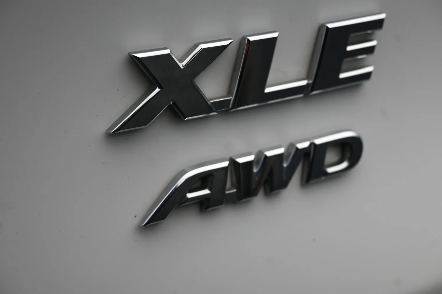 Used 2025 White Toyota XLE image 30