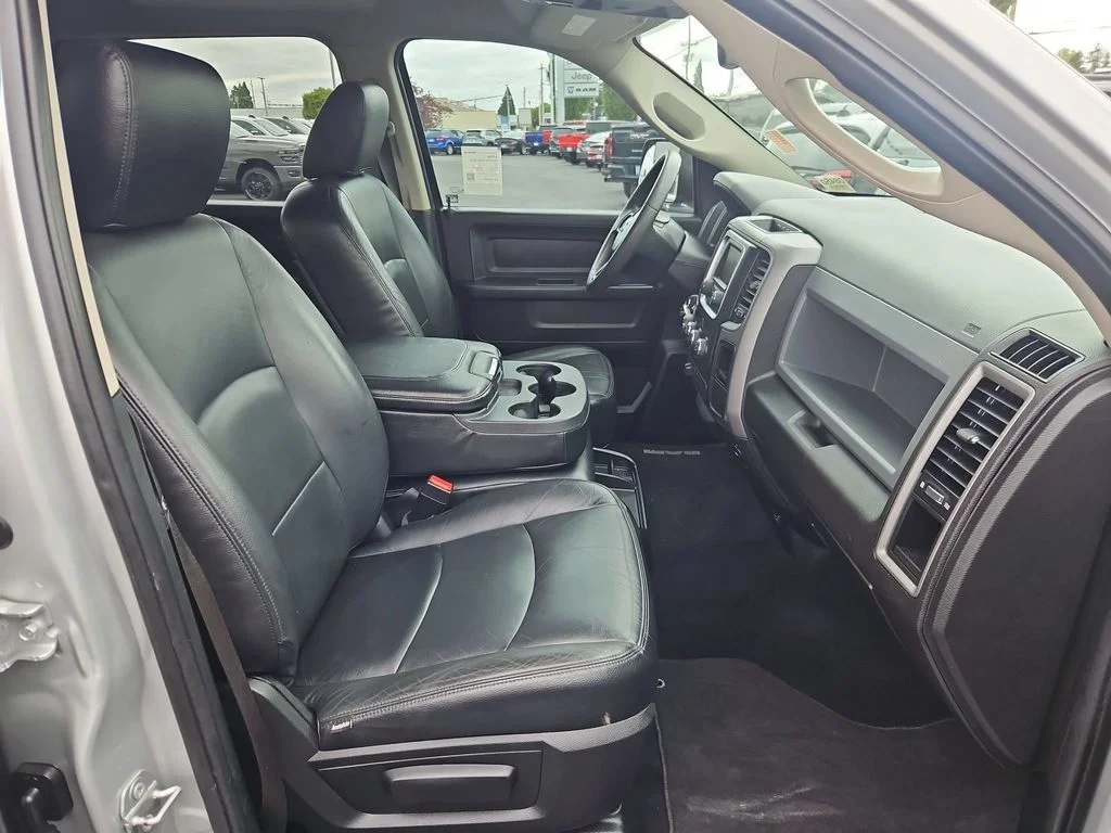 Used 2018 Bright Silver Clearcoat Metallic Ram Tradesman image 28